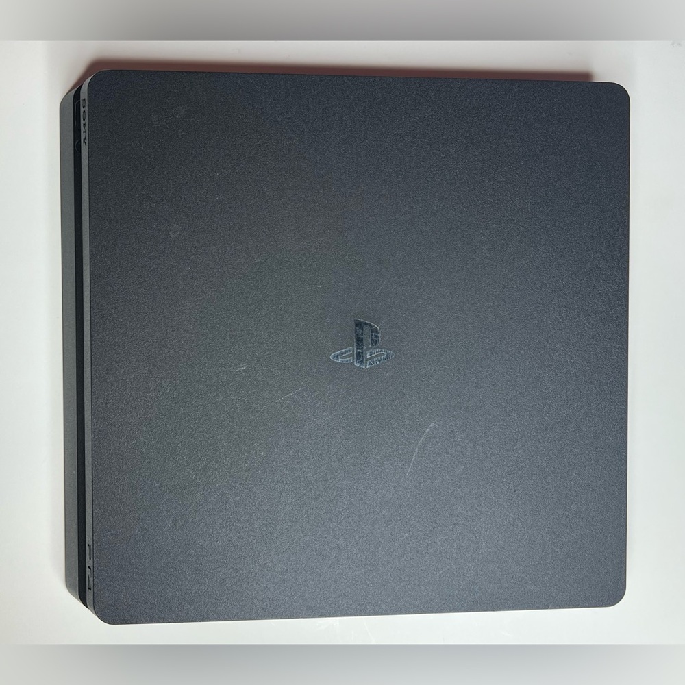 PS4 Slim - Picture 5 of 12